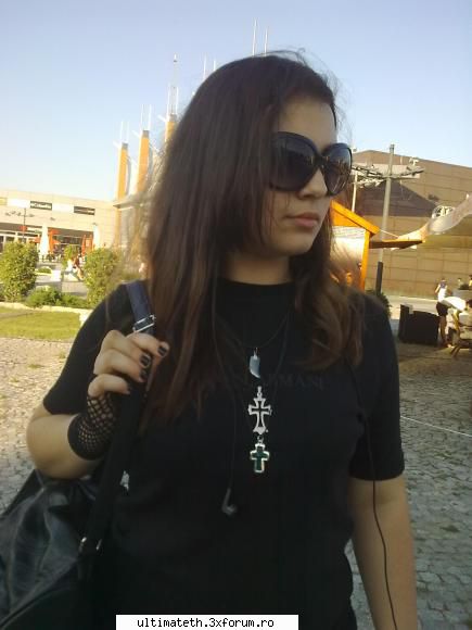 Bauuu >: ) - Poza noouaa Cat imi place xd Am gasit`o prin - Me,Myself and I