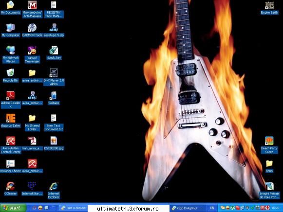 Desktop - ok... am facut =D Aia e chitara lu' tom dupa ce a - Cafenea