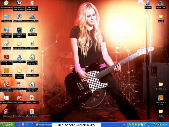 Desktop - Avrillll O.O Ador chitara ! - Cafenea