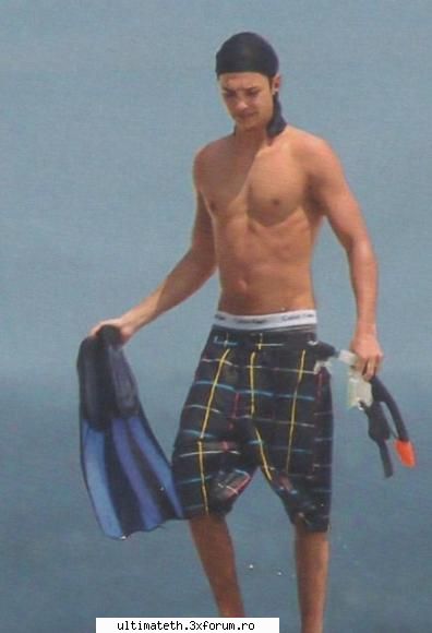 Poze - Il urasc cu tigarea in gura. Ce i'o place nu - Tom Kaulitz