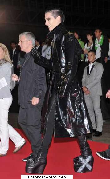 Poze - OMG dar cat de inalt vrea sa fie? - Bill Kaulitz