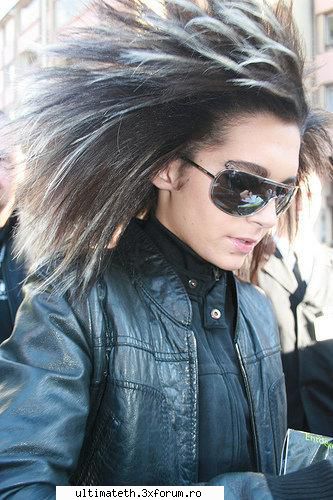 Poze - Ador poza asta..si mai ales ochelarii de soare! - Tokio Hotel