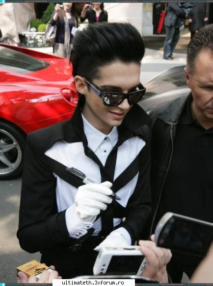 Poze - La un autograf! - Bill Kaulitz