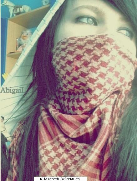 Taci!! Ca vorbesc eu. : )) - Heei love ;x!! Chiar frumos pe aici.. :> - Me,Myself and I