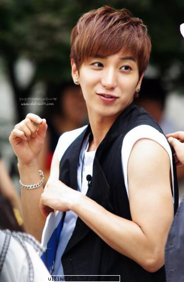 Vreau o poza - Vreau o poza cu LeeTeuk si DongHae - Games