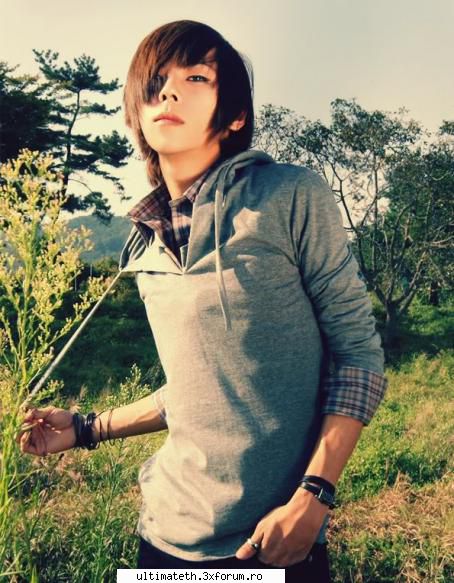 vreau o poza cu leeteuk. vreau o poza